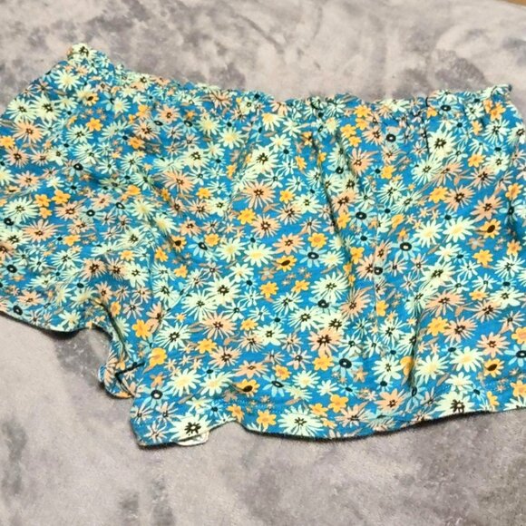 Shorts - Picture 6 of 10